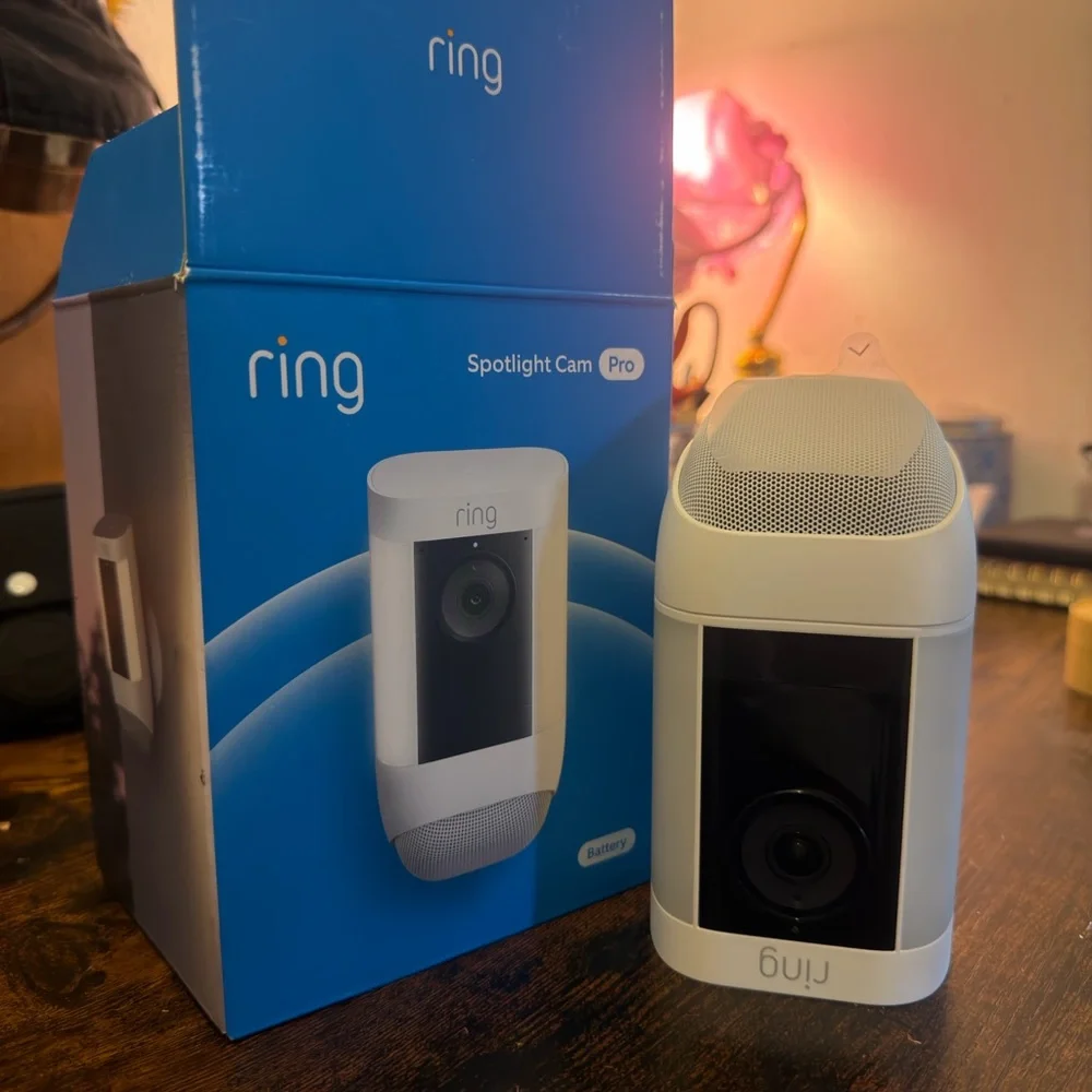 Ring Spotlight Cam Pro, Battery with extra Quick Release Battery